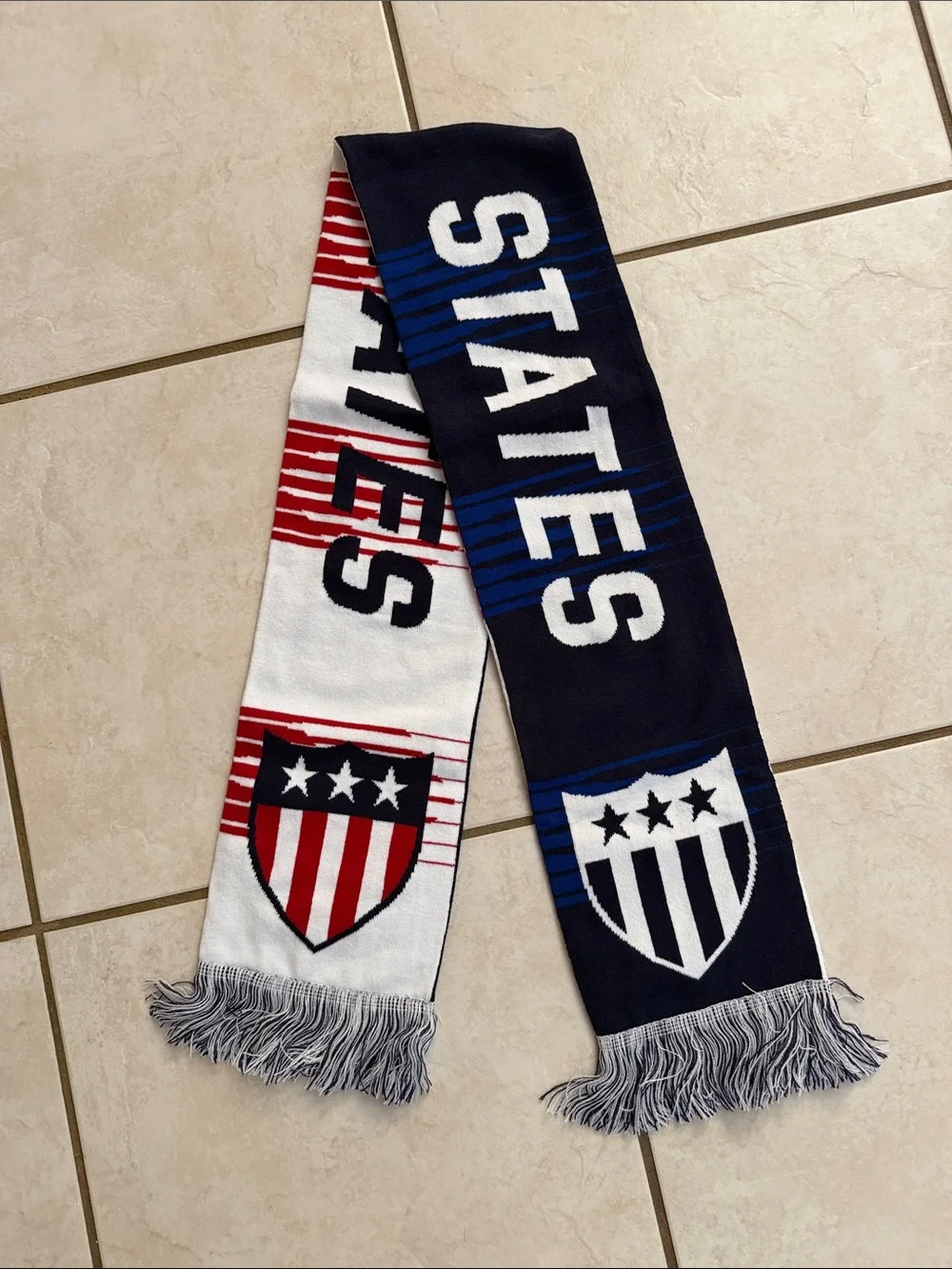 USA Soccer Knit Scarf Patriotic Star Shield Design Features Red & White Stripes